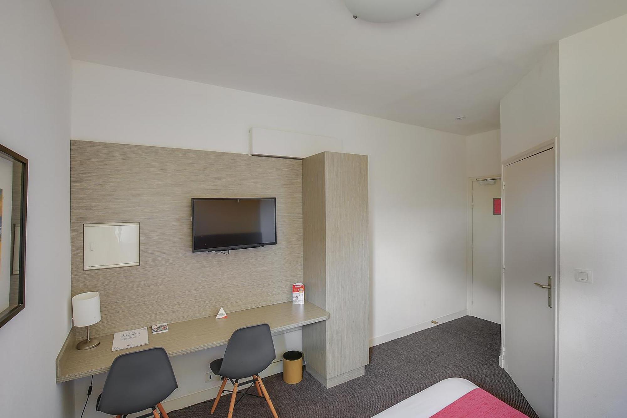 Hotel Arcadia Lannion Bagian luar foto