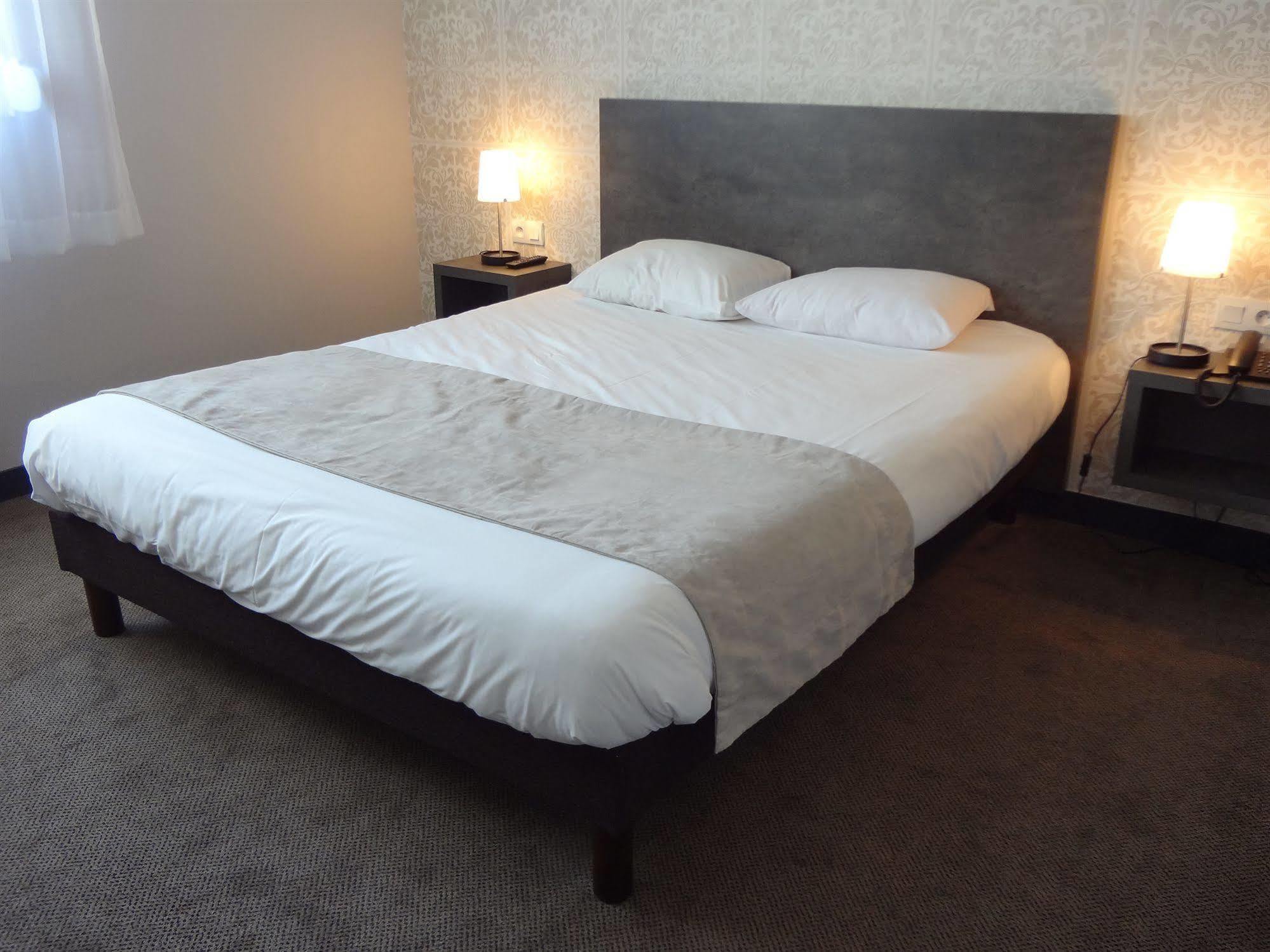 Hotel Arcadia Lannion Bagian luar foto