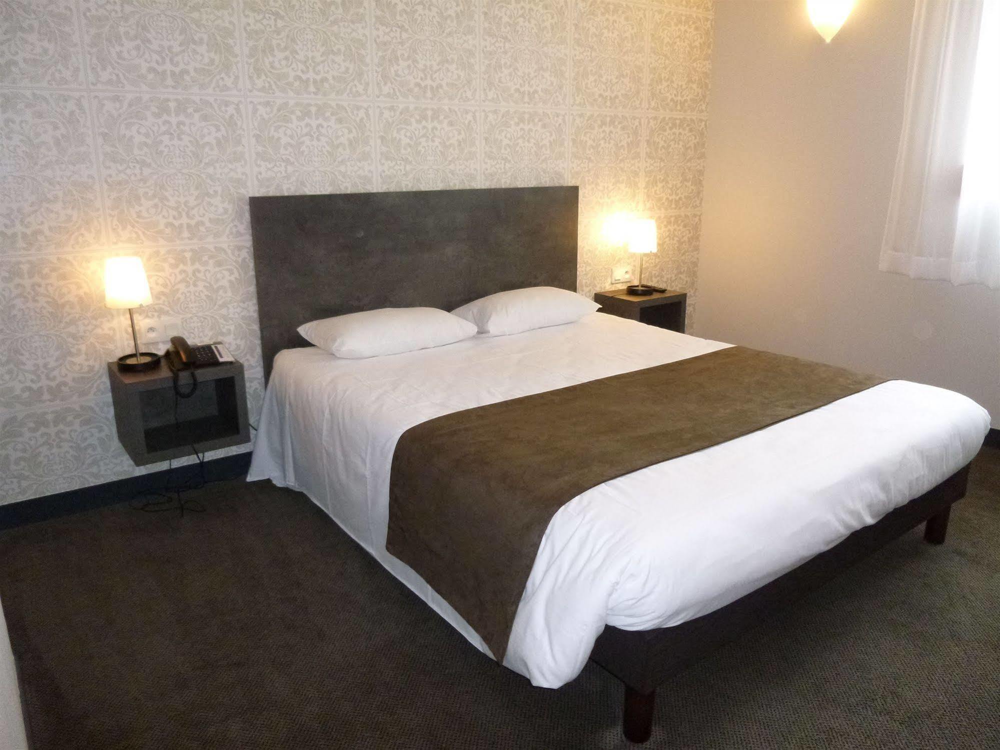 Hotel Arcadia Lannion Bagian luar foto